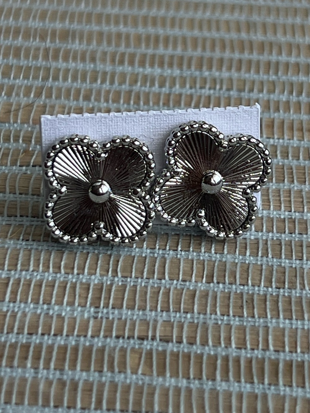 ⭐️-Silver clover Stud Earrings